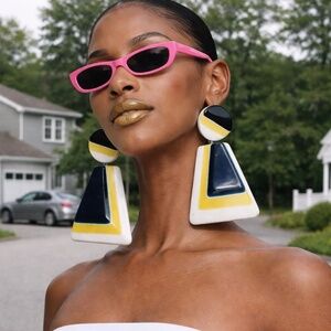 Geolani Vintage Plastic Earrings 3"